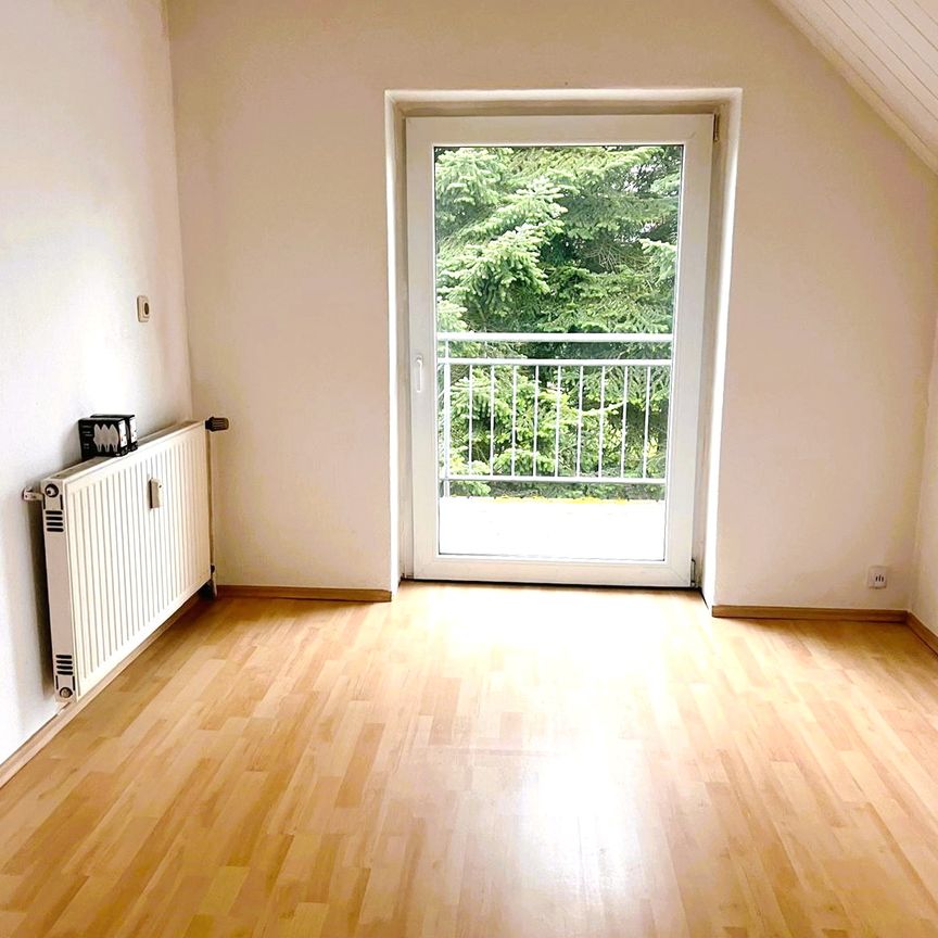 Ideal für 1-2 Personen! Ausgefallene 3-Zimmer-Dachgeschoßwohnung mit Balkon in ländlicher Umgebung - Photo 1