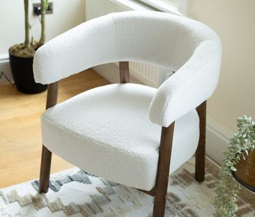 2 Bed Flat, St. Philip Street, SW8 - Photo 1