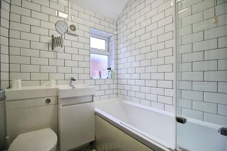 3 bedroom terraced house to rent - Photo 2