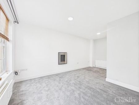 83 The Demesne, Carryduff, Belfast, BT8 8GT - Photo 4