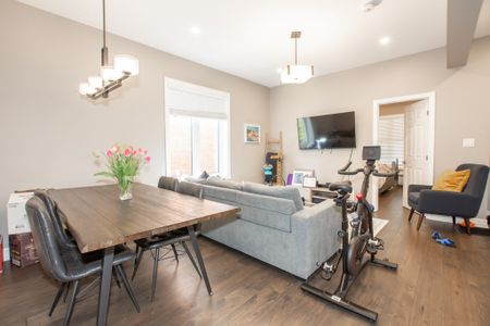 **ALL INCLUSIVE** 2 Bedroom Main Unit in Hamilton!! - Photo 5