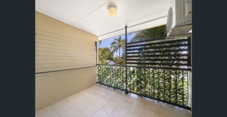 Top-Floor Living in a Boutique Complex – Walk to Scarborough Seaside Village - Photo 4