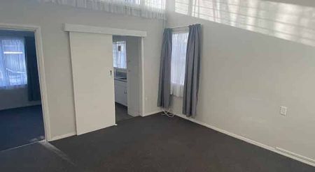 LOCATION IS EXCELLENT !! - Photo 4