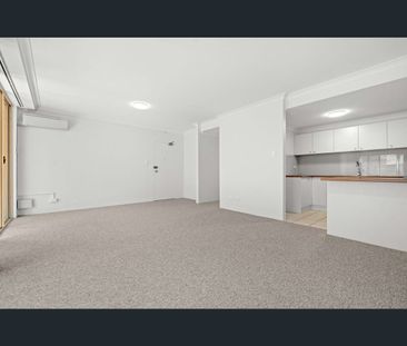 2/170-172 Gertrude Street, Gosford, NSW 2250 - Photo 4