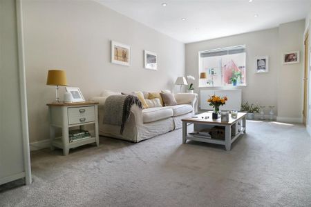 2 bedroom semi-detached house to rent - Photo 4