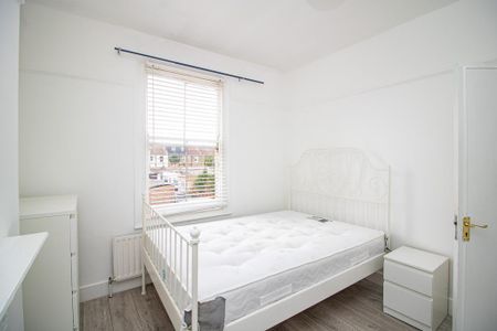 4 bedroom terraced house to rent - Photo 3