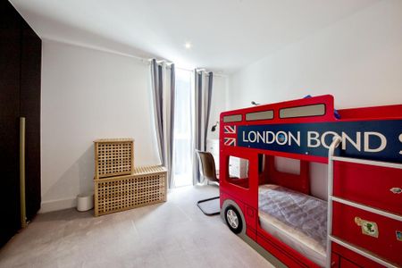 3 bedroom flat to rent - Photo 2