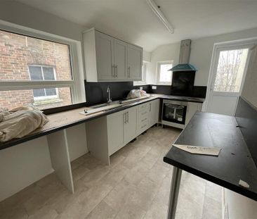 3 bedroom apartment to rent - Photo 3