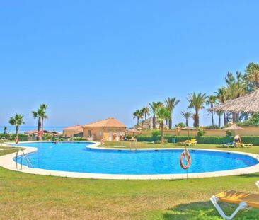 4 Bedroom Townhouse For Rent in Estepona, Málaga - Photo 2