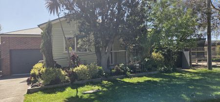 A rare find, 2BR home, meticulously presented, garage with workshop / hobby area - Photo 4