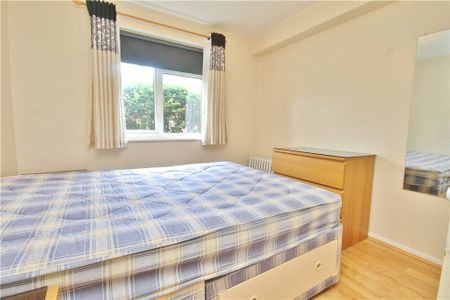 Wendover Road, Staines-upon-Thames, Surrey, TW18 3DW - Photo 4