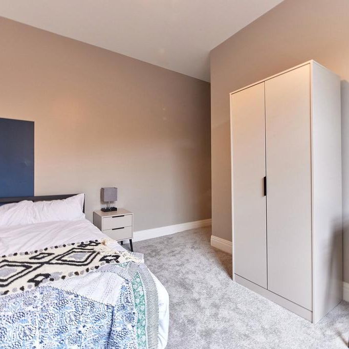 8 bedroom house to rent - Photo 1