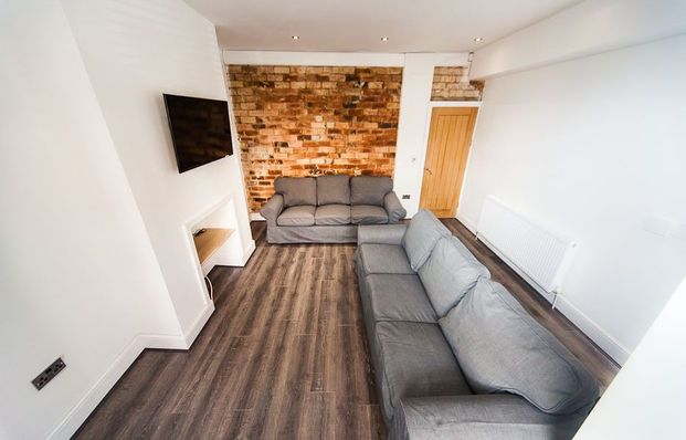 Burchett Place, Woodhouse, Leeds, LS6 2LN - Photo 1