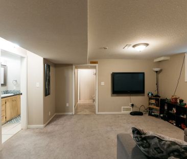 Cozy 2 Bedroom. 1 Bathroom Basement Suite - Photo 6