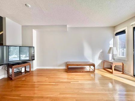 For Lease - 7 Farnham Drive, Brampton, Ontario - Photo 2