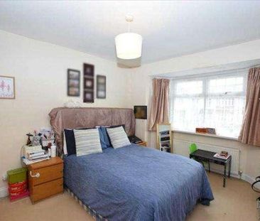 Methuen Road, Edgware, HA8 - Photo 2