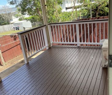 LOCATION, LOCATION, LOCATION! - Photo 2