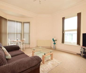 2 bedroom maisonette to rent - Photo 2