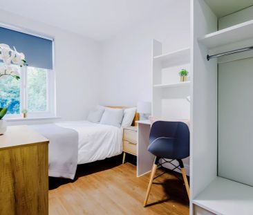 5 Bed 2 Bath - Photo 3