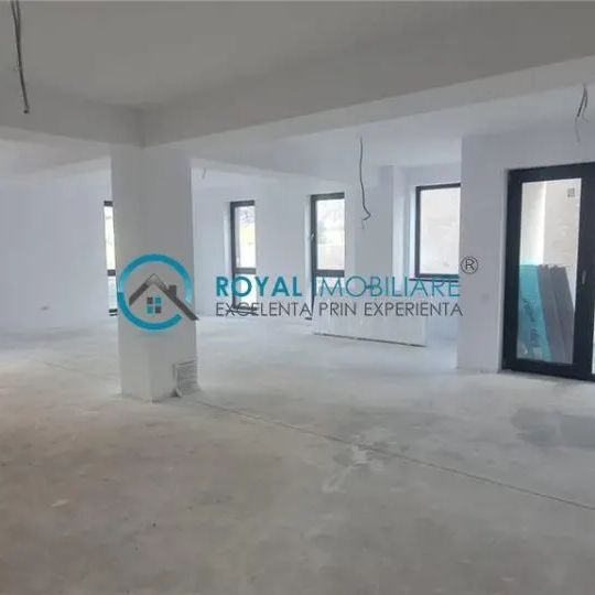 Royal Imobiliare - Inchiriere apartament 4 camere, zona Sud - Photo 1