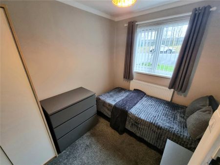 1 bedroom in a house share to rent - Photo 2