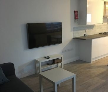 5 Bed Semi-Detached House, Broadlands Road, SO17 - Photo 5