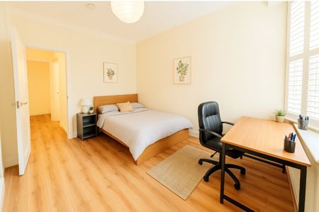 2 Bed Flat, Gleneagle Road, SW16 - Photo 3
