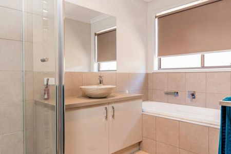 Modern Two Bedroom Townhouse - Photo 5