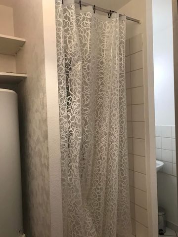 Location Appartement 1 pièce 34m² TROYES 10000 - Photo 4