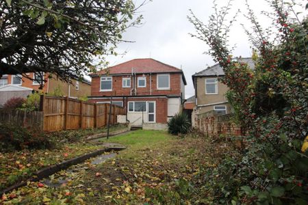 2 bedroom semi-detached house to rent - Photo 3