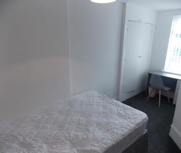 9 bedroom private hall to rent - Photo 4