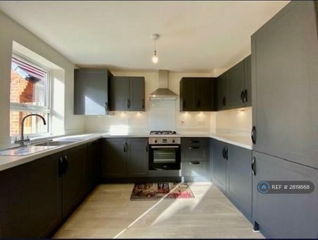 3 bedroom semi-detached house to rent - Photo 3