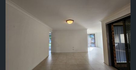 Single Level Home - Photo 3