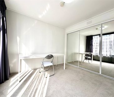 1609/668 Bourke Street - Photo 5
