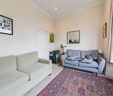 2 bedroom with balcony in a prime street in Crouch end - Photo 1