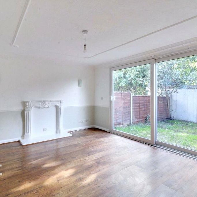 3 bedroom end of terrace house to rent - Photo 1