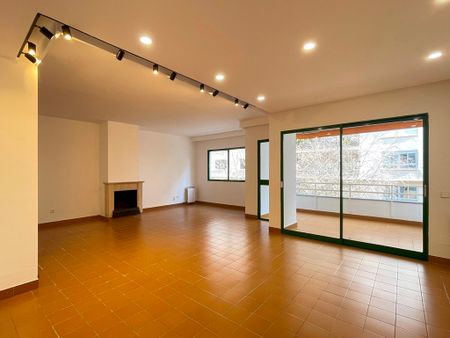 Apartamento de 4 dormitorios sin amueblar, terraza, parking y ascensos. Luis Vives, Palma. - Photo 3