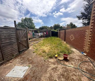 3 bedroom semi-detached house to rent - Photo 6