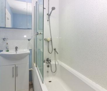 2 bedroom end of terrace house to rent - Photo 1