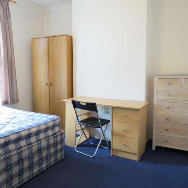 Bedroom Semi Detached House In Charminster, BH8 - Photo 1