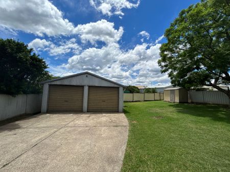 3 bedroom home with Garage - Photo 2