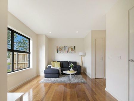 Register to Inspect // Luxurious Living in the Heart of Yarraville - Photo 2