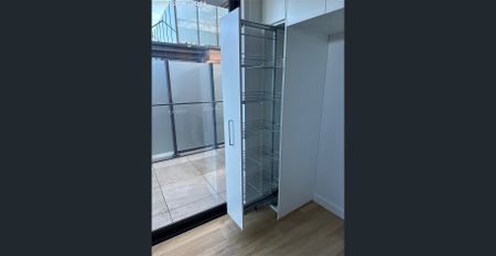 Great Apartment with all the Mod Cons - Great Location! - Photo 3