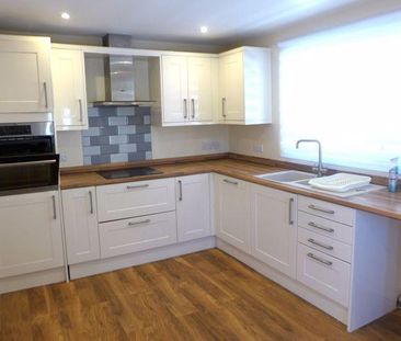 2 bedroom semi-detached bungalow to rent - Photo 6