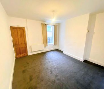 Terraced House to rent on - Photo 2