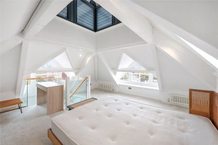 The Bottle House, Lamb Brewery Studios, Church Street, London, W4 flat - penthouse to rent - Photo 5