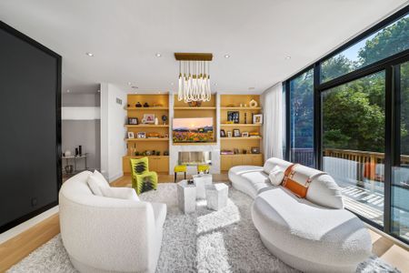 For Lease - 17 Nesbitt Drive, Toronto, Ontario - Photo 5