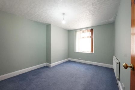 3 bedroom end of terrace house to rent - Photo 4