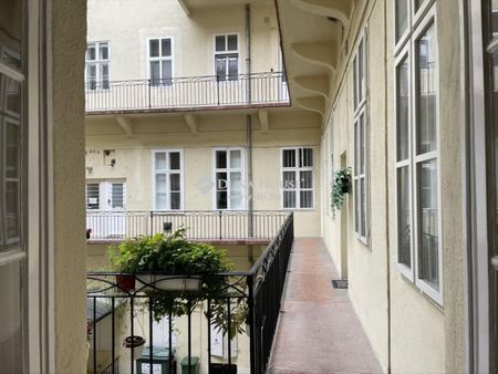 Kiadó újszerű állapotú lakás - Budapest V. kerület - Photo 2