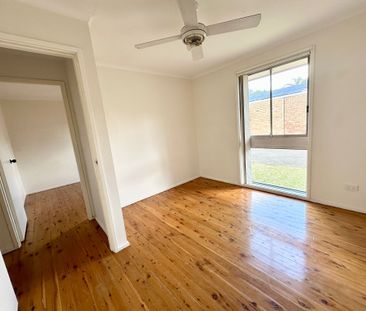 3 BEDROOM HOME IN PRIME LOCATION + WATER INCLUDED - Photo 3